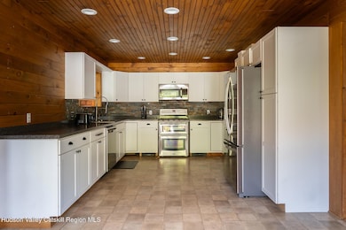 02_136 9J Hudson Rental_Marine