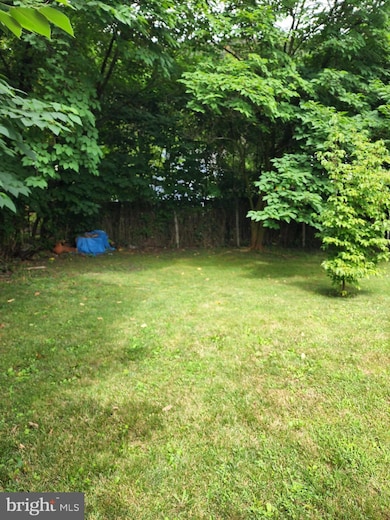 251 N Washington St, Berkeley Springs, WV 25411 - photo 5