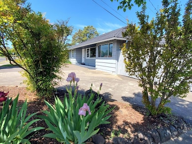 1204 W Main St, Medford, OR 97501 - photo 3