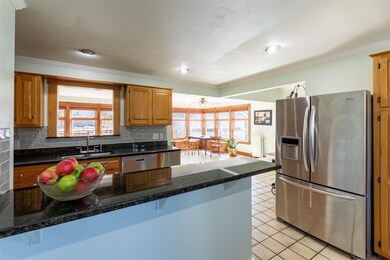 76 Maple St, Lebanon, NH 03766 - photo 6