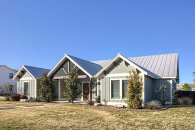 910 Hawthorn Ln, Fredericksburg, TX 78624 - photo 2