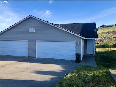 919 SW Nye Ave, Pendleton, OR 97801 - photo 2