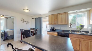420-N-Chaparral-St-Kitchen