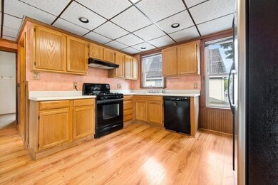 8 Whitney St unit 2, Saugus, MA 01906 - photo 3