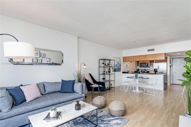 1750 N Bayshore Dr unit 3906, Miami, FL 33132 - photo 3