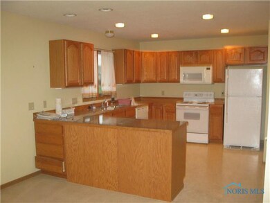 515 Woodpointe Dr, Woodville, OH 43469 - photo 7