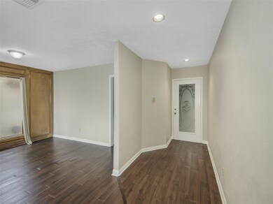 8005 Oakwood Forest Dr, Houston, TX 77040 - photo 5