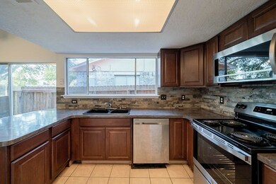 16714 Townes Rd, Friendswood, TX 77546 - photo 4