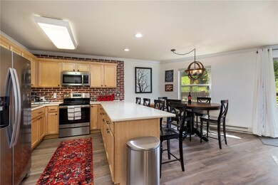 Kitchen/Dining Area