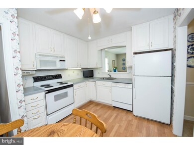 985 Carlin Dr, Southampton, PA 18966 - photo 4