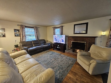 7 Hickory St, Hudson, NH 03051 - photo 3