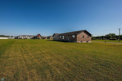 204 3rd St NW, Gwinner, ND 58040 - photo 3