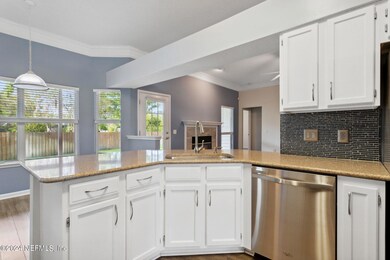 8052 Donegal Ln, Jacksonville, FL 32244 - photo 5