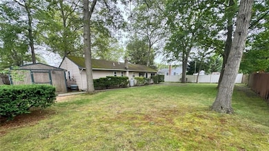 381 Grace St 11714 - photo 5