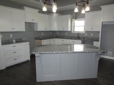 WORK ISLAND IN KITCHEN - BAR SEATING