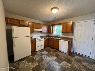 112 Stallion Dr, Jacksonville, NC 28540 - photo 2