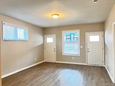 2912 Garland St, Detroit, MI 48214 - photo 2