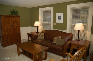 4880 living1-small