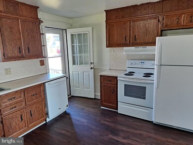 341 Fairview St, Pottstown, PA 19464 - photo 3