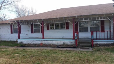 1236 NE 27th St, Moore, OK 73160 - photo 2