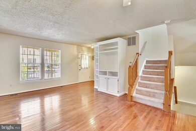 13923 Winding Ridge Ln, Centreville, VA 20121 - photo 2
