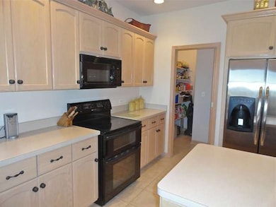 539 Danbury Dr, Oswego, IL 60543 - photo 2