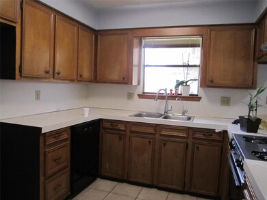 9518 Gulf Bridge St, Houston, TX 77075 - photo 5