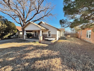 720 S 11th St, Slaton, TX 79364 - photo 3