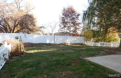 488 Fortress Ct, Saint Charles, MO 63303 - photo 2