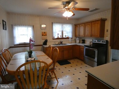 1408 N Wales Rd, North Wales, PA 19454 - photo 5