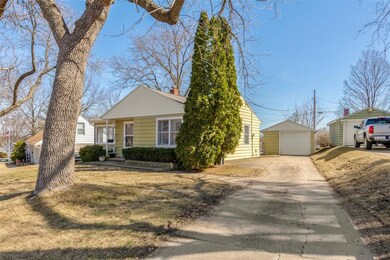 1111 20th St SW, Cedar Rapids, IA 52404 - photo 3