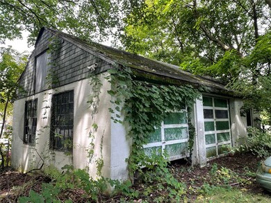 696 Spruce Ave, Sharon, PA 16146 - photo 3