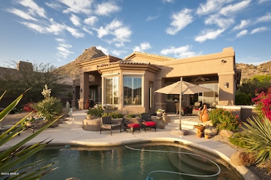 Pool/Mountain
