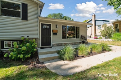 1635 Carlton Ave NE, Grand Rapids, MI 49505 - photo 5