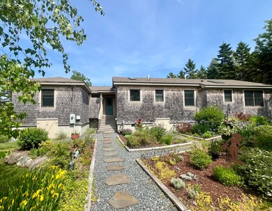 Exterior / Entry