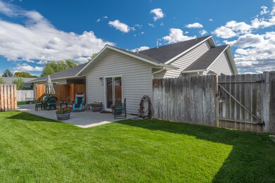 backyard of 892