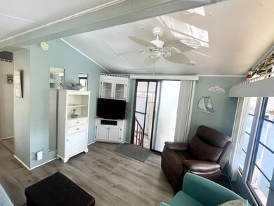40 E Living - Entrance