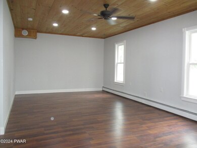 111 W Catherine St, Milford, PA 18337 - photo 6