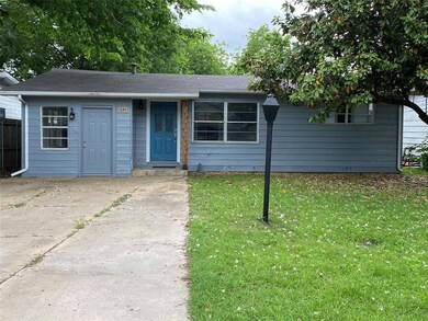 1045 W Coffin St, Denison, TX 75020 - photo 2