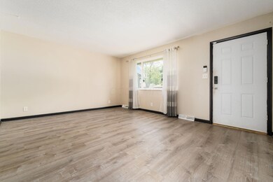 Living room (2)