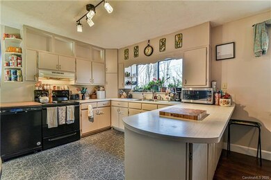 200 Azalea Woods Dr unit 5, 6, & 7, Hendersonville, NC 28792 - photo 7