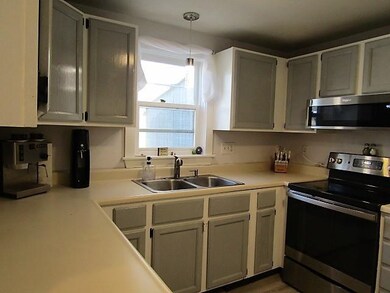 592 Calef Hwy, Lee, NH 03861 - photo 5