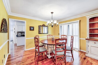 008_DINING ROOM