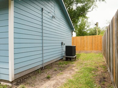 420 Hohldale St unit A, Houston, TX 77091 - photo 6