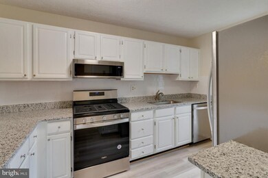 11994 Cardamom Dr, Woodbridge, VA 22192 - photo 6