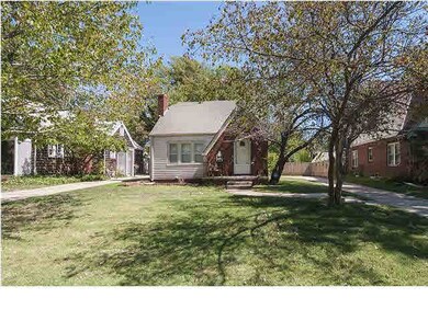 Welcome home to 726 N. Yale.