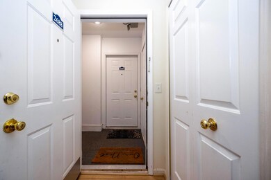 2688 S Knightsbridge Cir unit 28, Ann Arbor, MI 48105 - photo 2