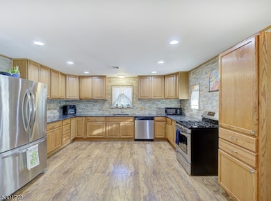 16 Garrabrant Rd, Clifton, NJ 07013 - photo 5
