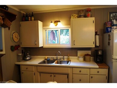 CUTE AND COZY KITCHEN