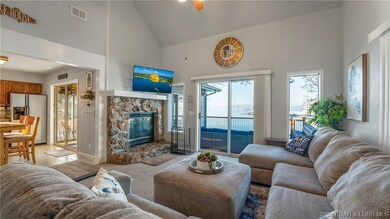 Open layout and fantastic lake views!